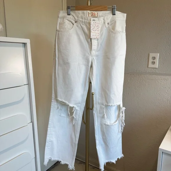 NWT We The Free White Distressed Cropped Flare Jeans Size 28 - Picture 5 of 15